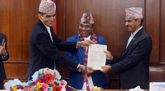 नवनियुक्त मुख्य सचिव डा. अर्यालद्वारा पदभार ग्रहण 